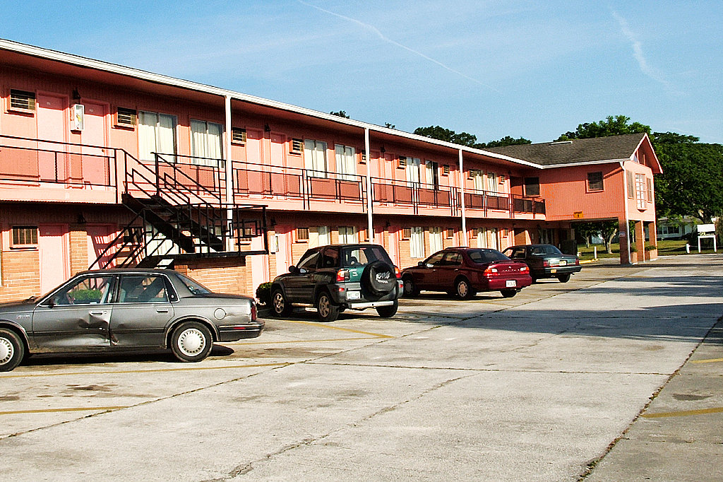 Valdosta, GA Briarwood Motel....One of the many motels in Valdosta