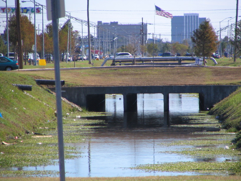 Metairie, LA Veterans Memorial Blvd, looking East photo, picture