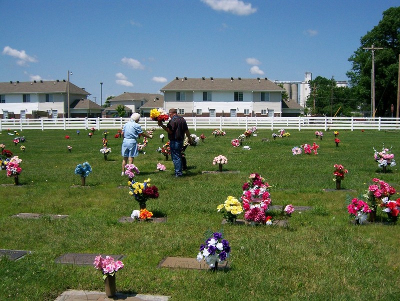 Lamar, MO Memory Gardens Cemetary photo, picture, image (Missouri) at