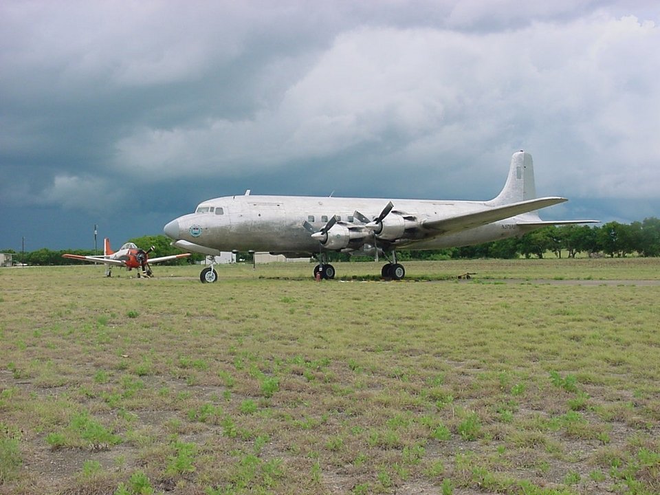 Zuehl, TX DC6 & T28 at Zuehl fling community photo, picture, image