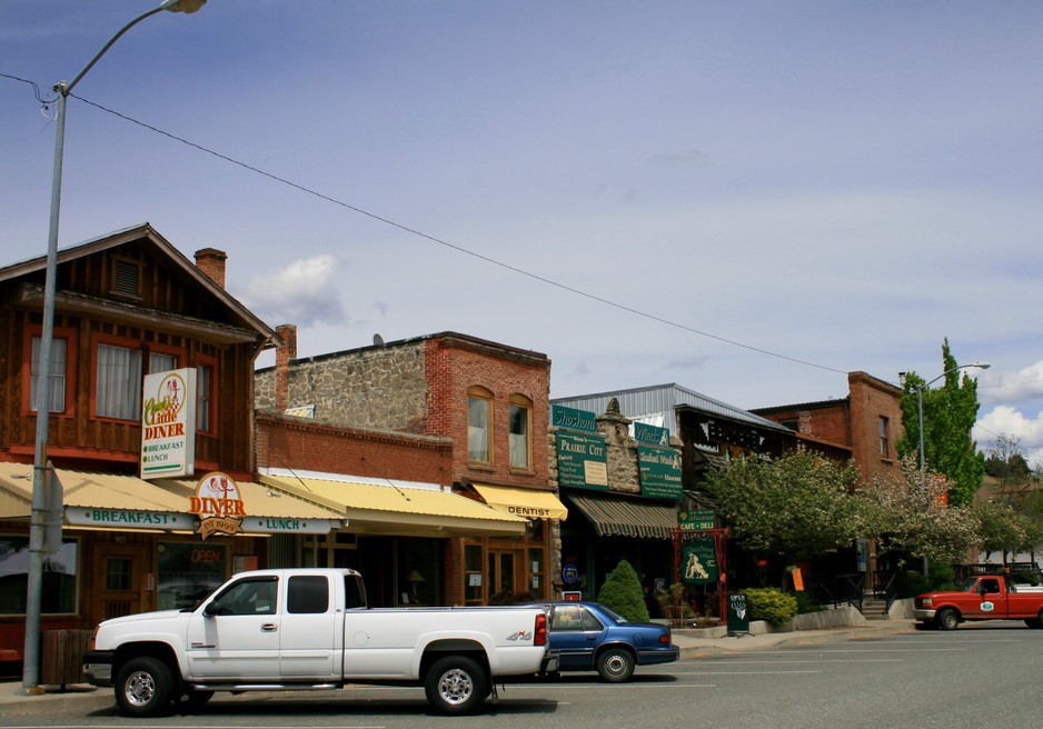 Prairie City, OR Little Diner... photo, picture, image (Oregon) at