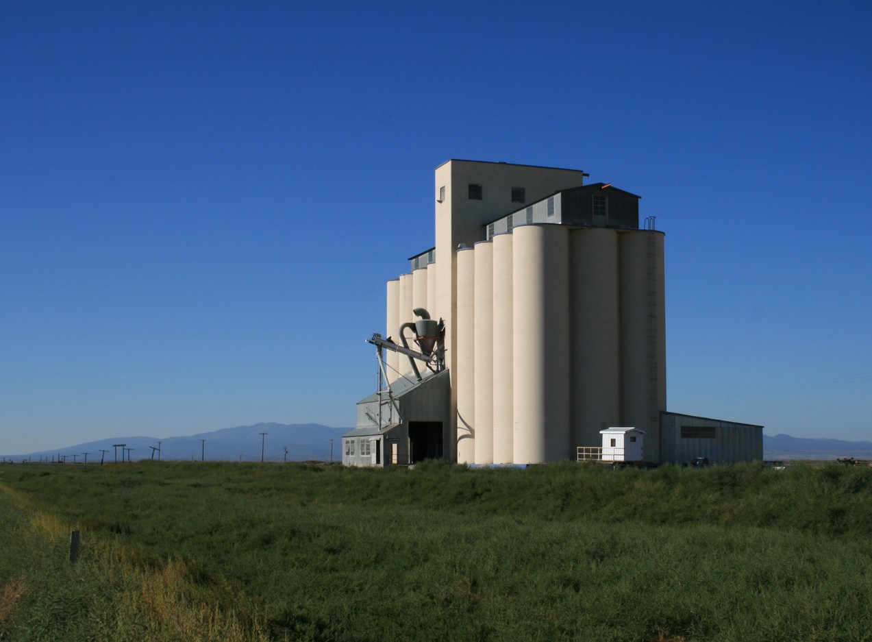 Tule Lake, CA Grain Elevator..... photo, picture, image (California