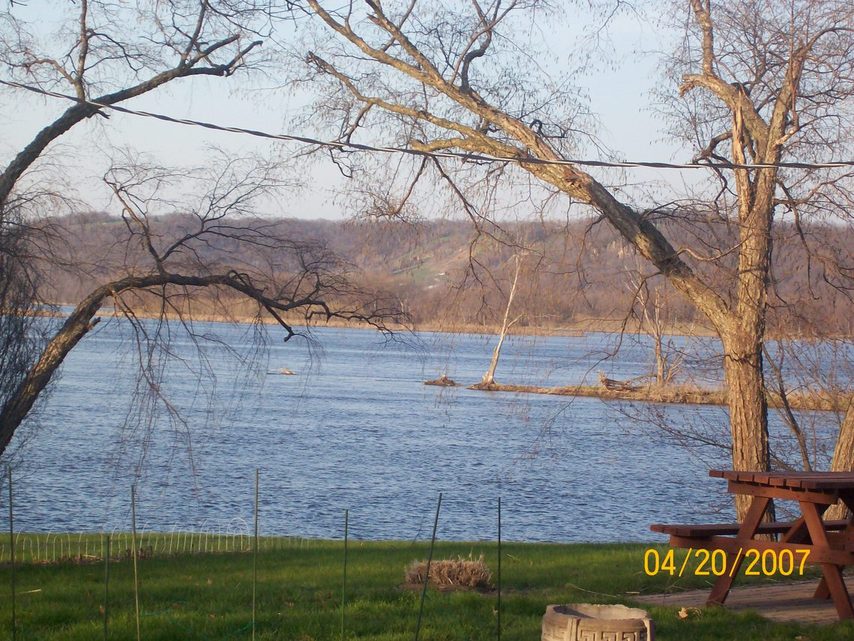 Bellevue, IA The Mississippi near Spruce Harbor Restaraunt just north