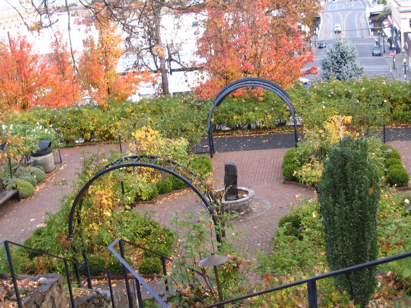 Hood River, OR Stratton Gardens photo, picture, image (Oregon) at