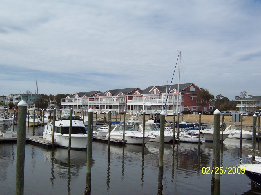 Southport, NC South Harbour Marina with Barefoot Suite in the