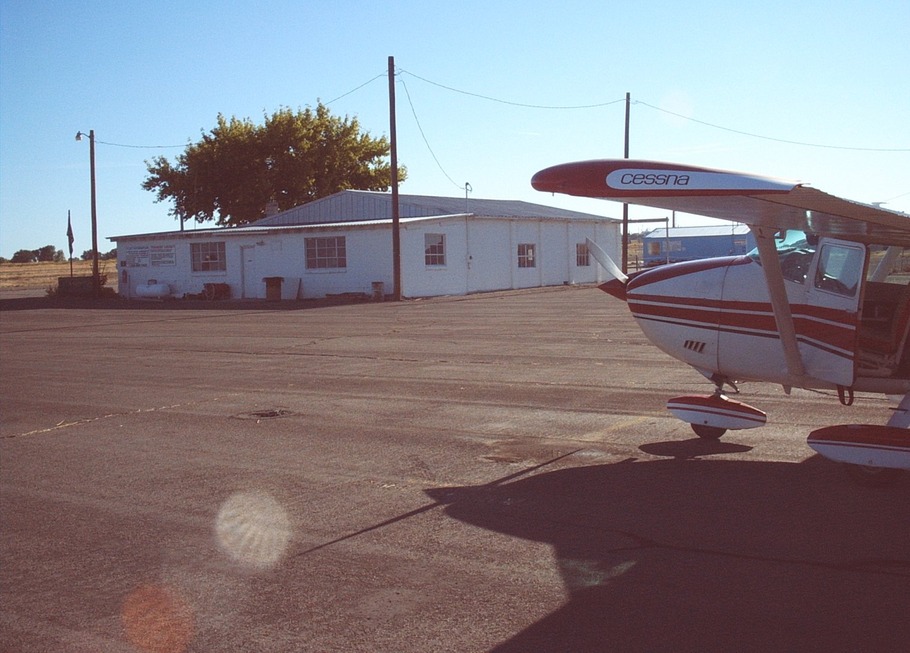 Buhl, ID Buhl, Idaho Airport photo, picture, image (Idaho) at