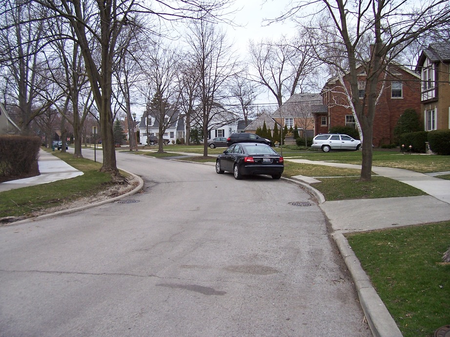 Kenilworth, IL A curvy bit of Brier Street photo, picture, image