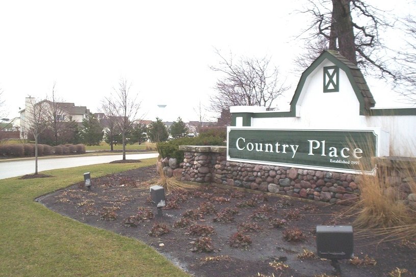Lindenhurst, IL Country Place subdivisionWest sand Lake Road and