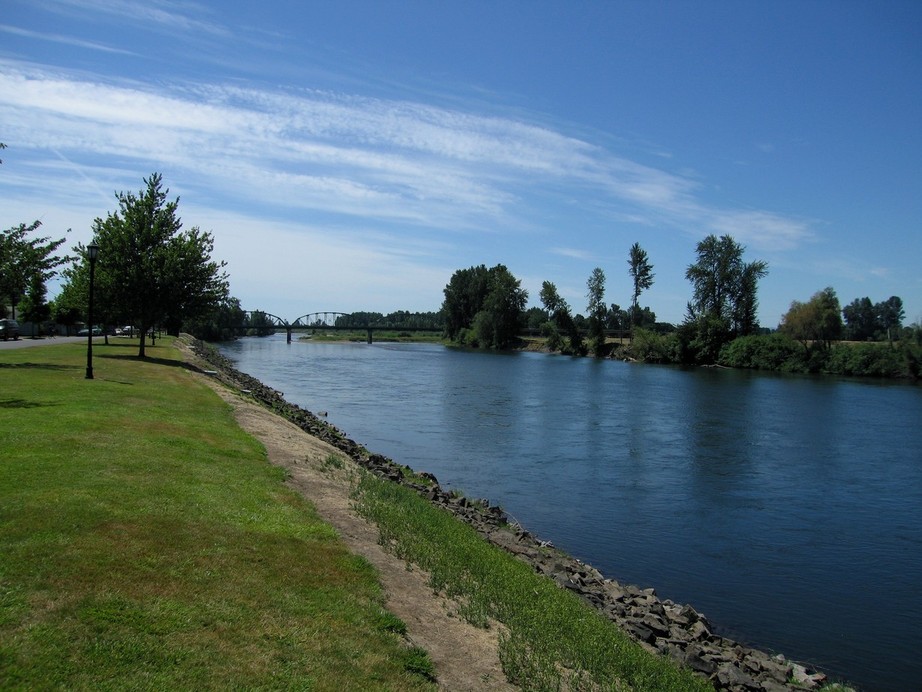 Harrisburg, OR Willamette River at Harrisburg OR photo, picture