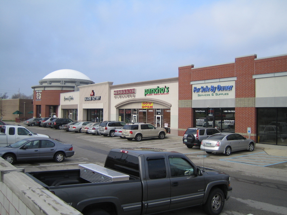 Fishers, IN White Oak Shops at 96th & Allisonville Road photo