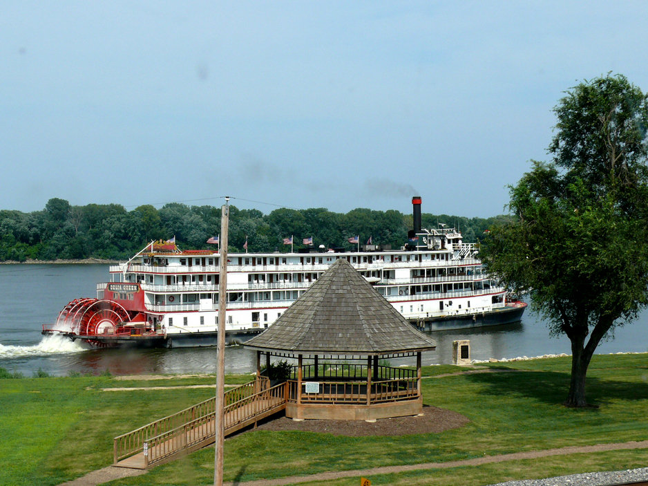 Clarksville, MO The Delta Queen on the river in Clarksville, Missouri