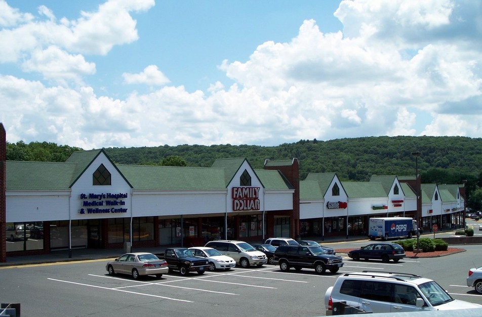 Naugatuck, CT Cross Pointe Plaza, Naugatuck photo, picture, image