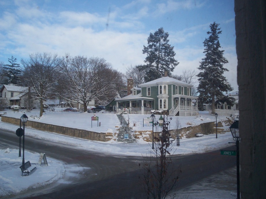 Le Claire, IA Antiques, Gifts, and Wine Cellar photo