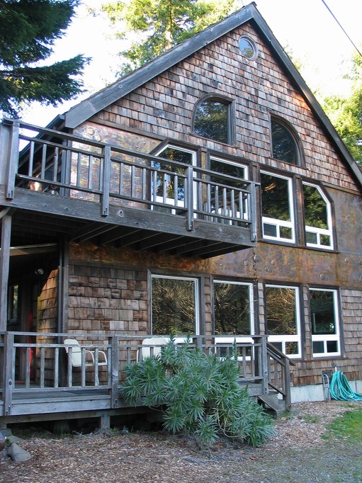 Rio Dell, CA the surrounding hills are graced with beautiful custom