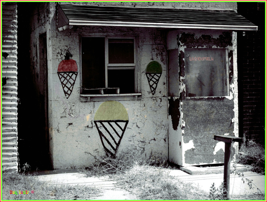 Brownfield, TX Linda's SnoCone Stand Brownfield 1989 photo, picture