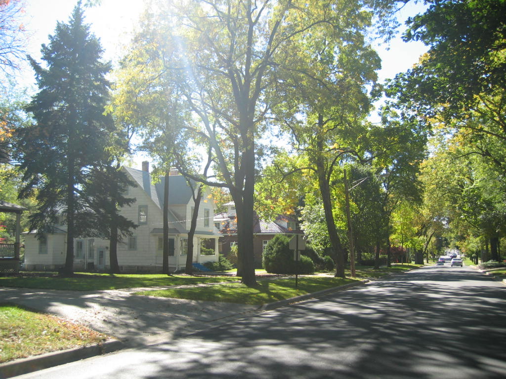 Hinsdale, IL Homes on Garfield, one of the main streets into Hinsdale