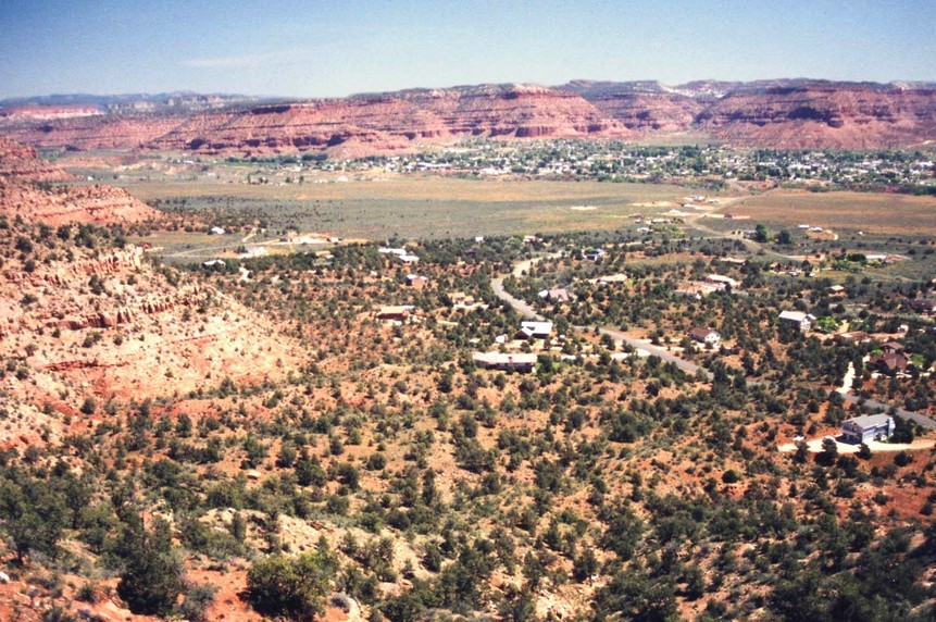 Kanab, UT Kanab is nestled at the base of the Vermilion Cliffs along