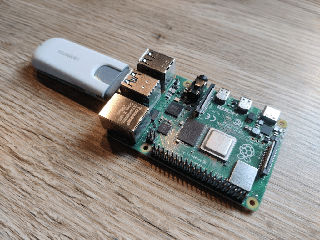 Simple Raspberry Pi powered SMS Gateway
