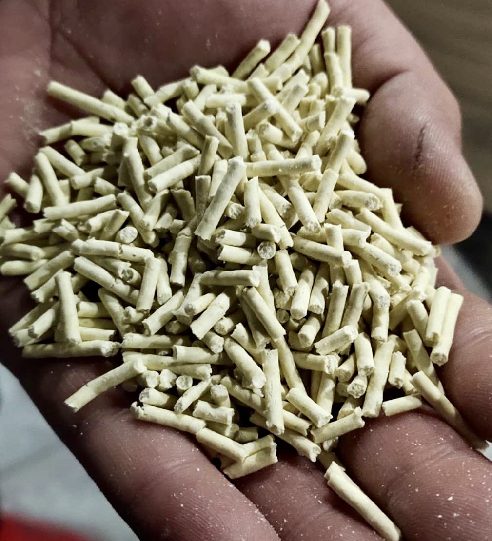 Cornbased cat litter can be food for pests which is a downside