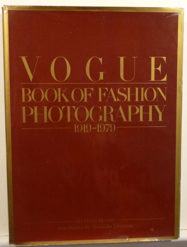 VOGUE BOOK OF FASHION PHOTOGRAPHY 1919 1979 [SIGNED] by