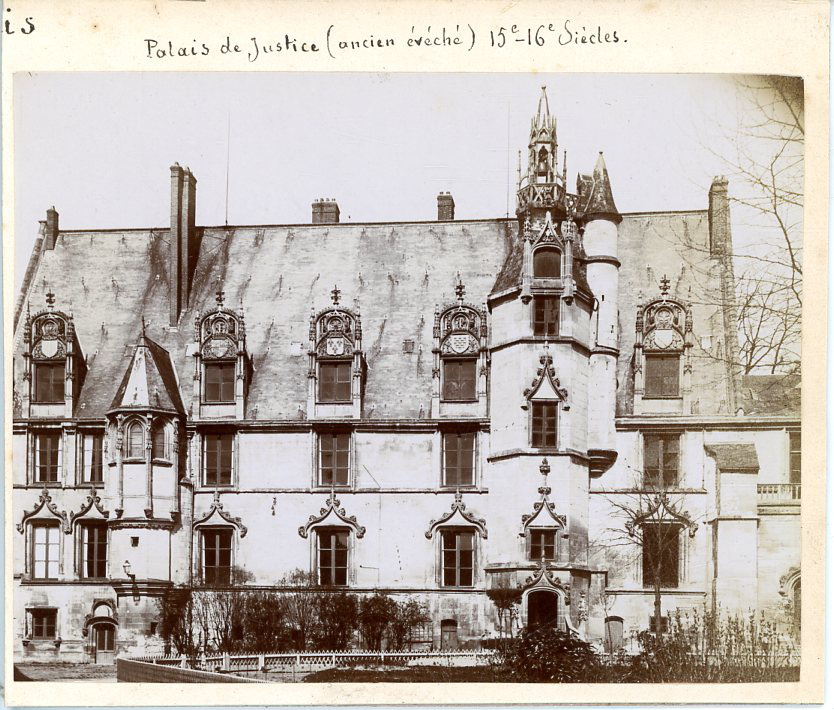 France, Beauvais, Palais de Justice (ancien évêché) by Photographie