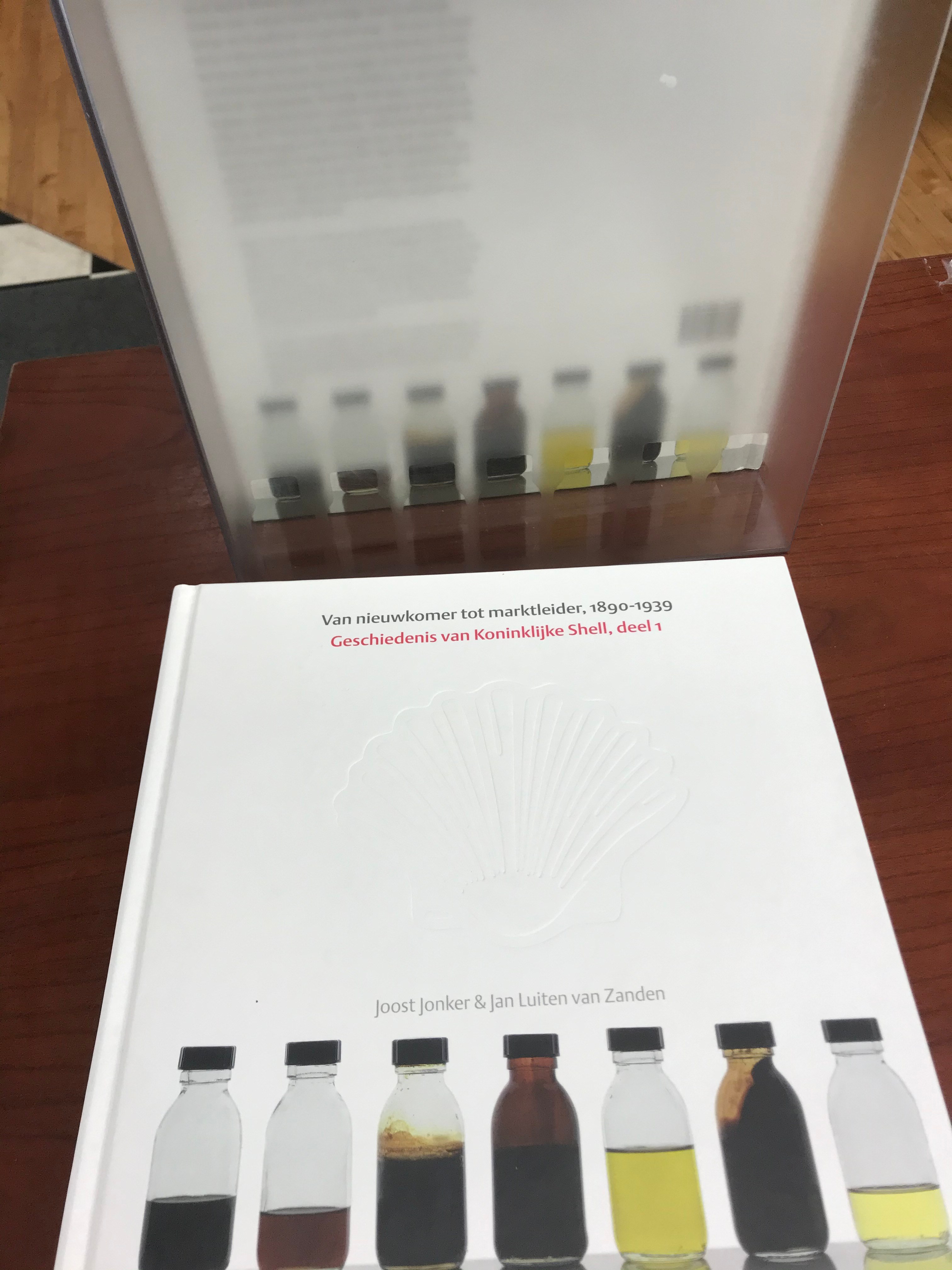 Geschiedenis Van Koninklijke Shell By Jonker, Joost, Jan Luiten Van Zanden, Stephen Howarth, Keetie Sluyterman: Near Fine Hardcover (2007) | Persnickety Books