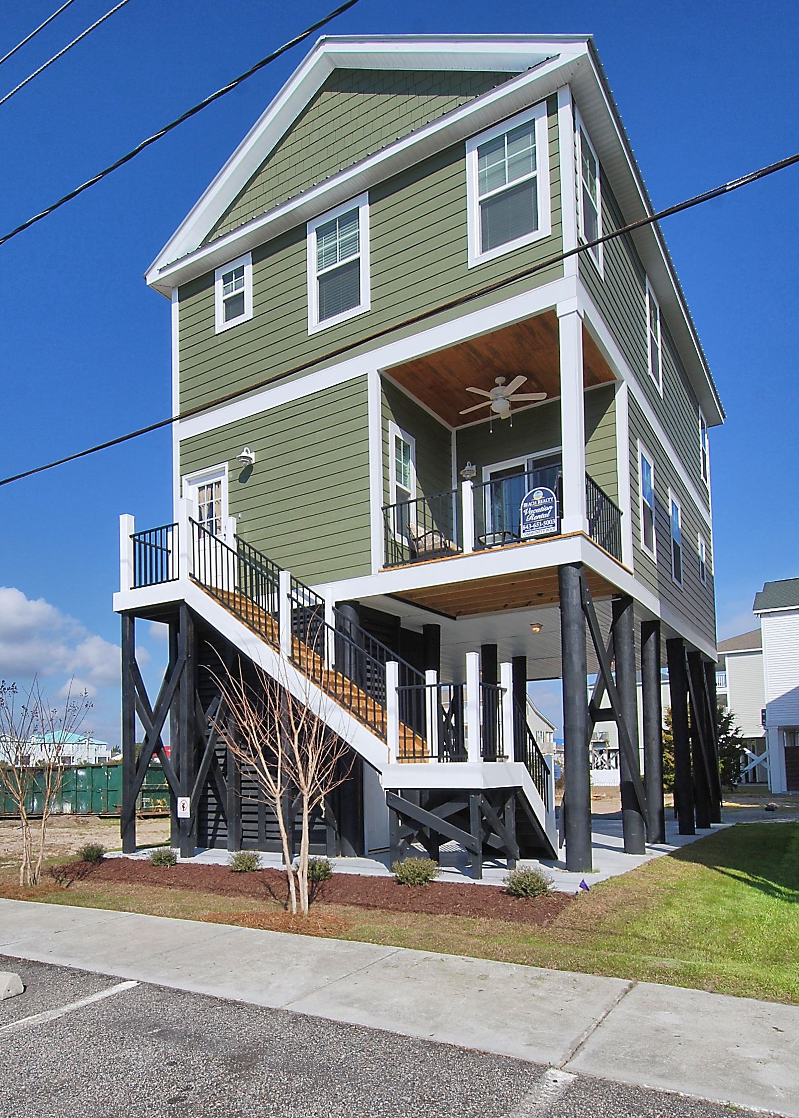 Gone Coastal 117 Garden City Retreat Dr., Garden City, SC 29576 Beach