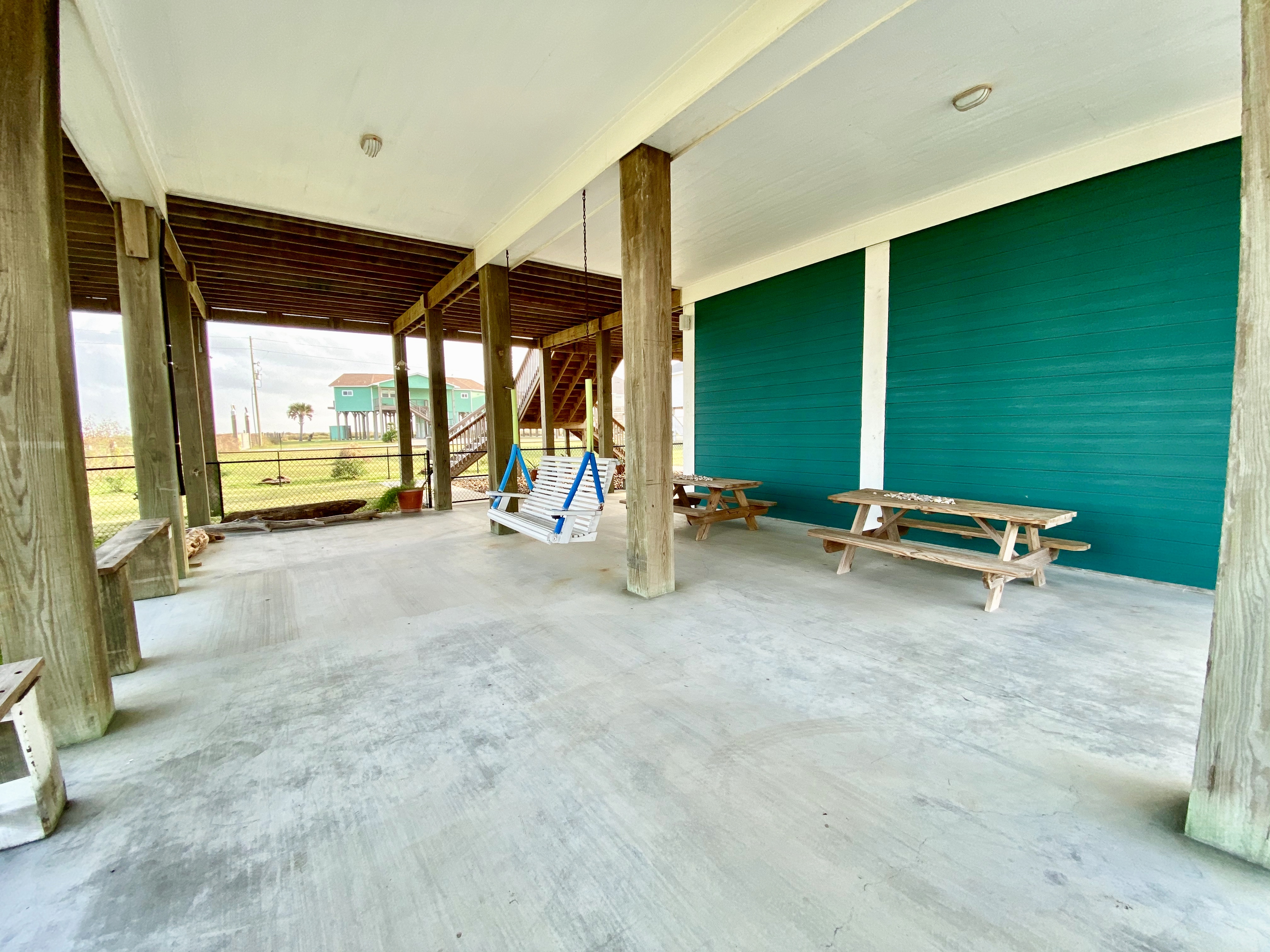 Big C Beach Retreat Vacation Rental in Crystal Beach,TX Cobb Real