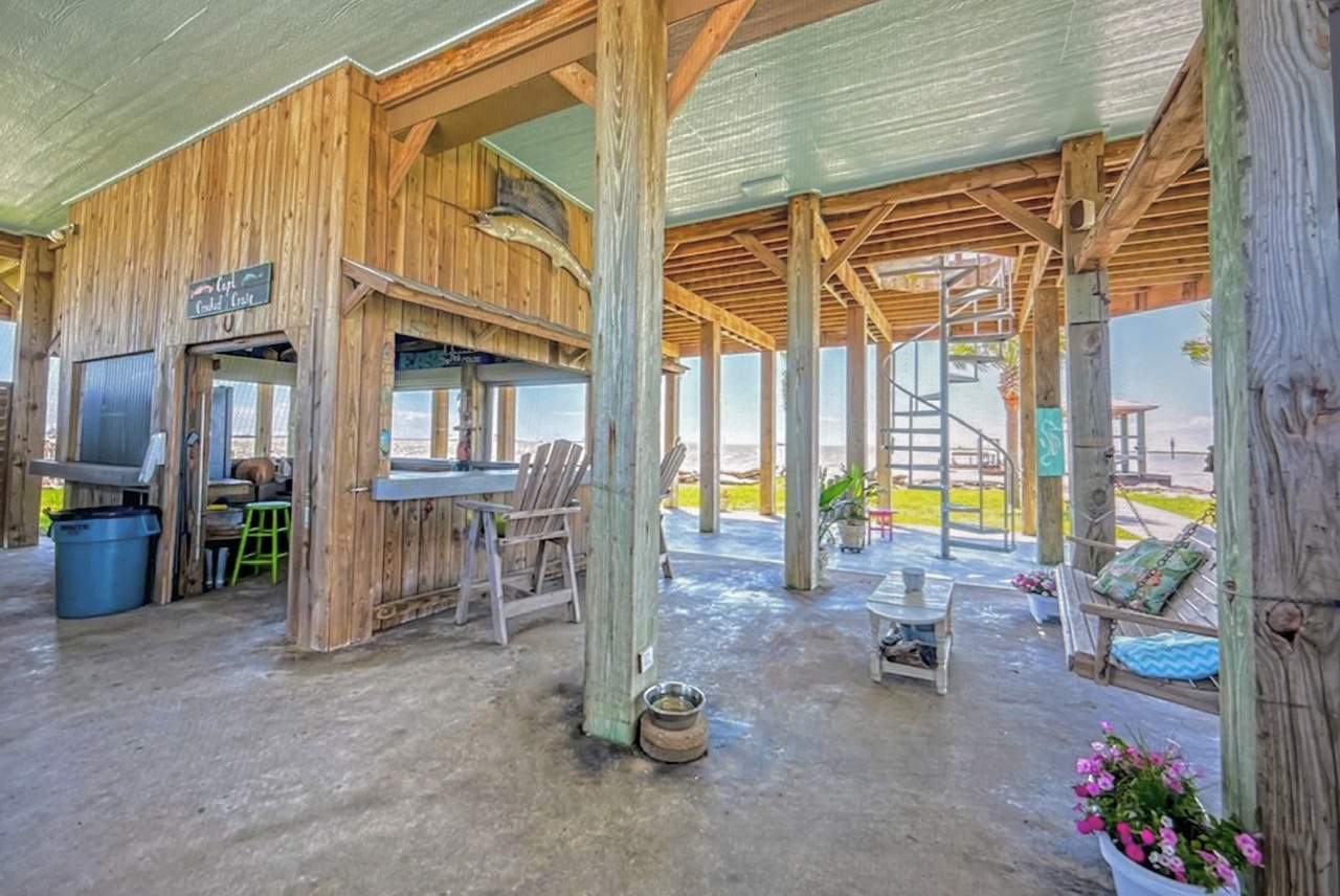 Beach House on the Bay Vacation Rental in Port Bolivar,TX Cobb Real