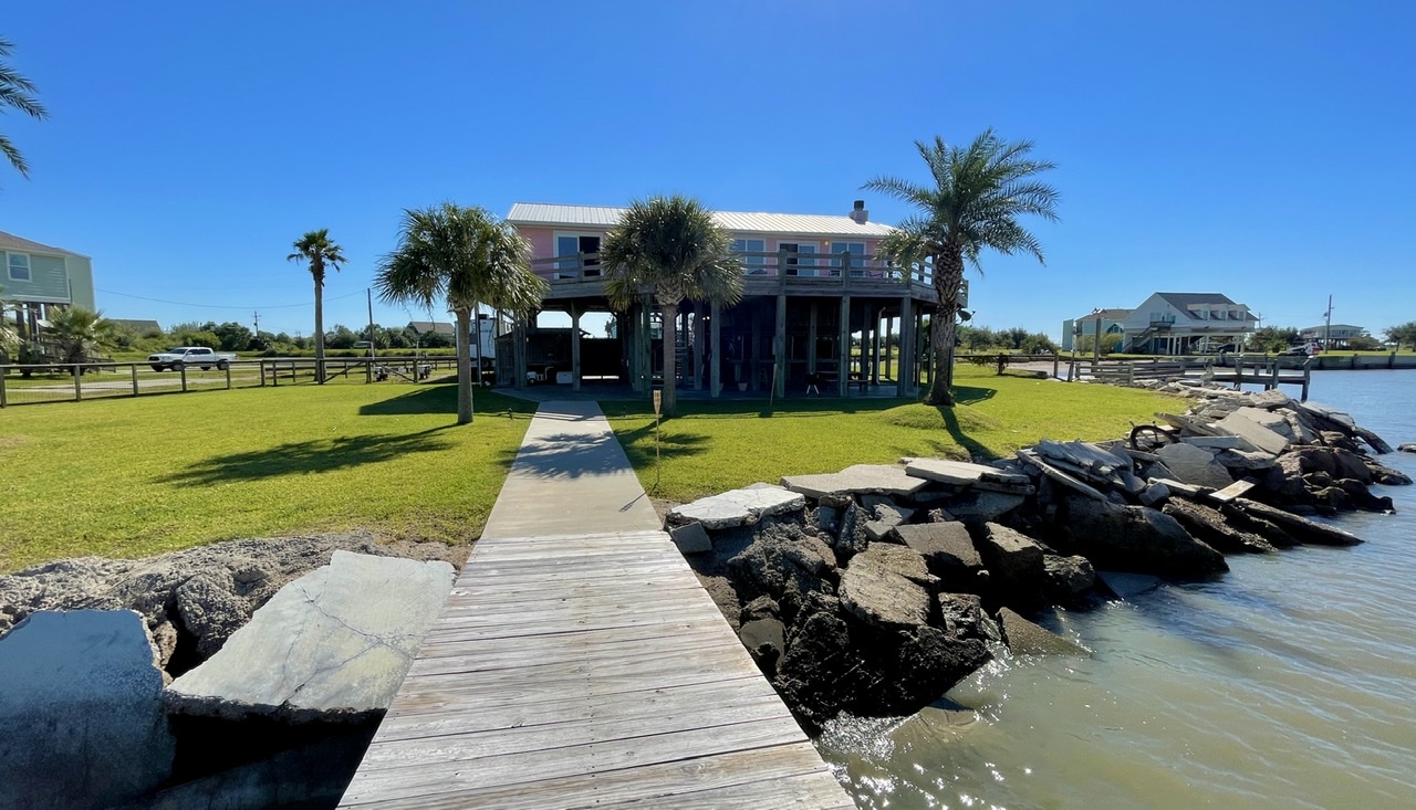 Beach House on the Bay Vacation Rental in Port Bolivar,TX Cobb Real
