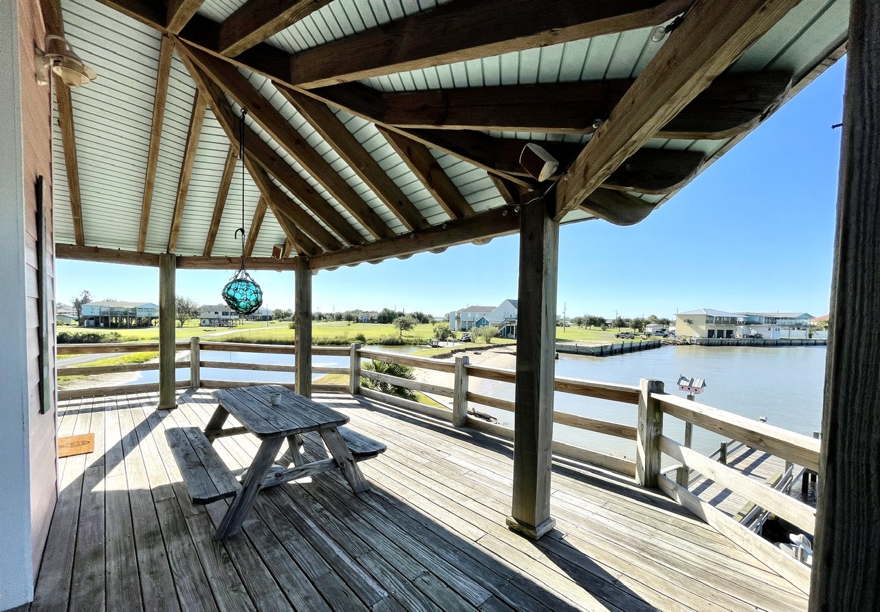 Beach House on the Bay Vacation Rental in Port Bolivar,TX Cobb Real