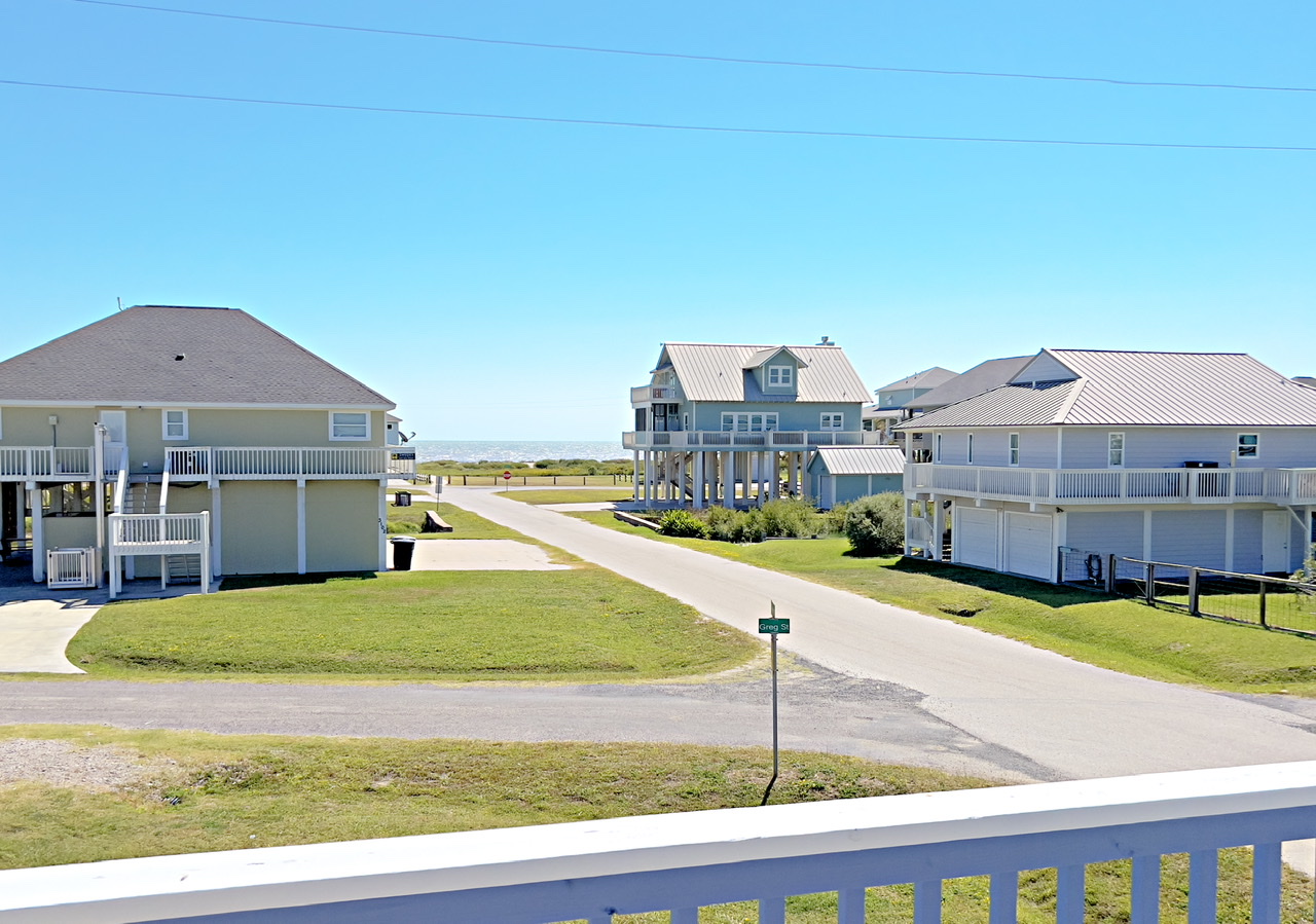 Beach'N Inn Vacation Rental in Crystal Beach,TX Cobb Real Estate