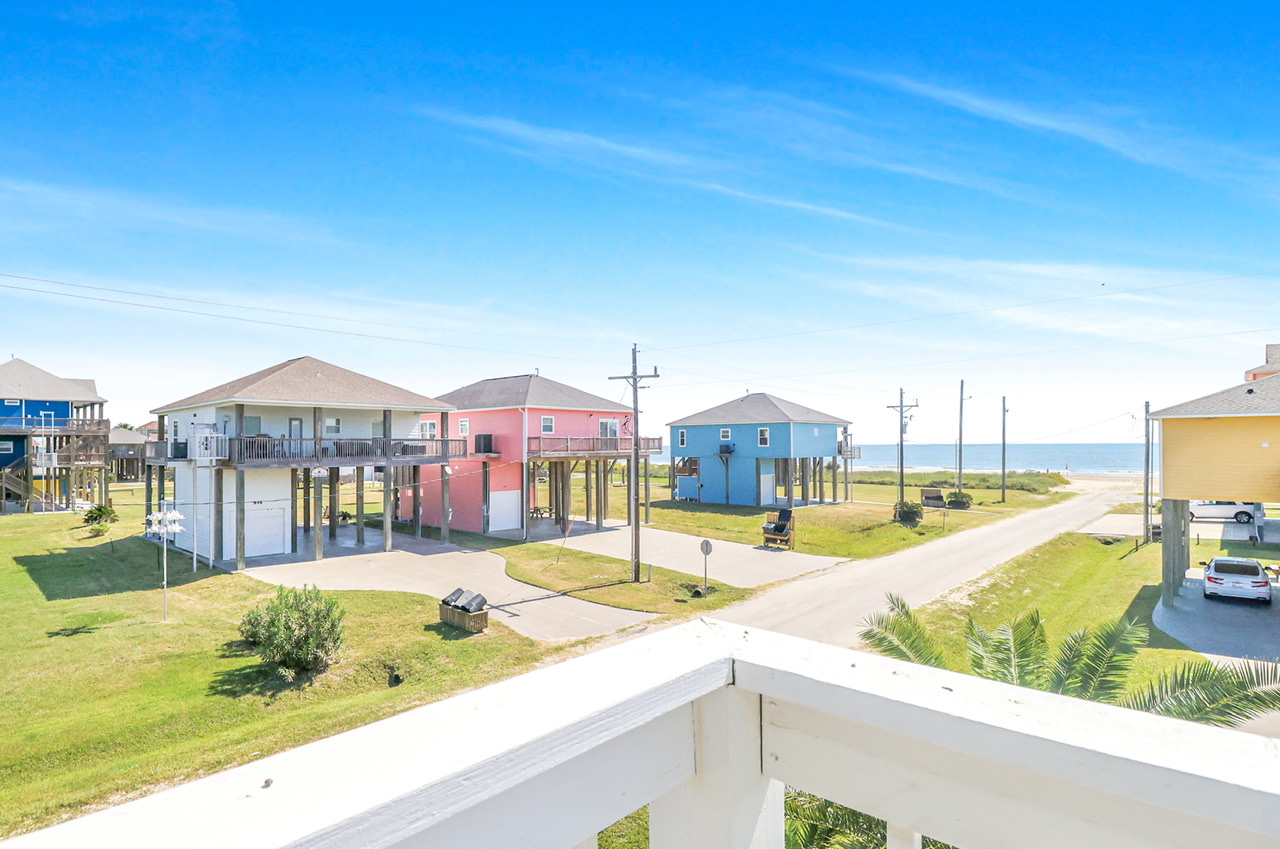 Sunrise Paradise Vacation Rental in Crystal Beach,TX Cobb Real Estate