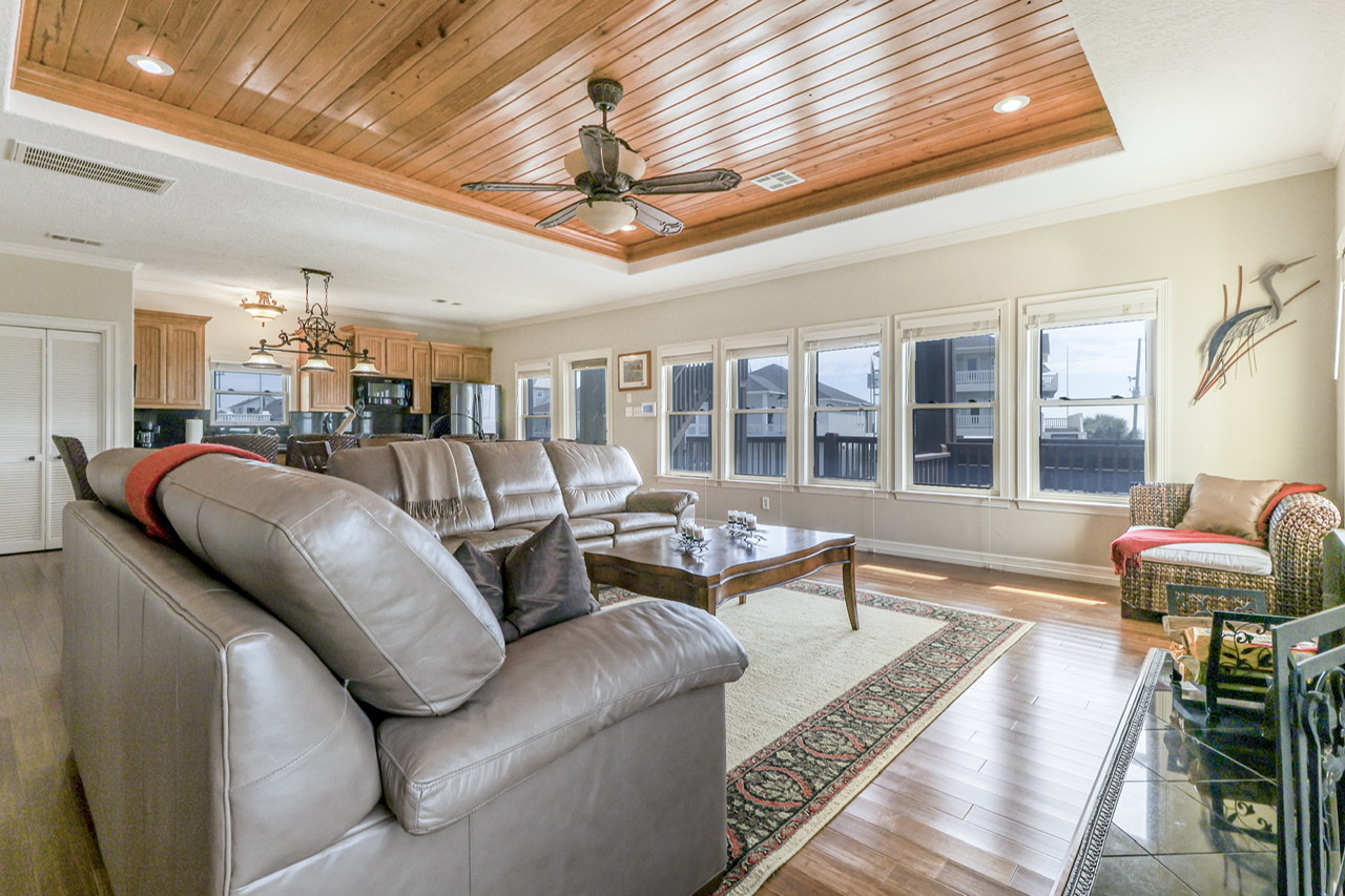 Moe's Bahama Mama Vacation Rental in Crystal Beach,TX Cobb Real Estate