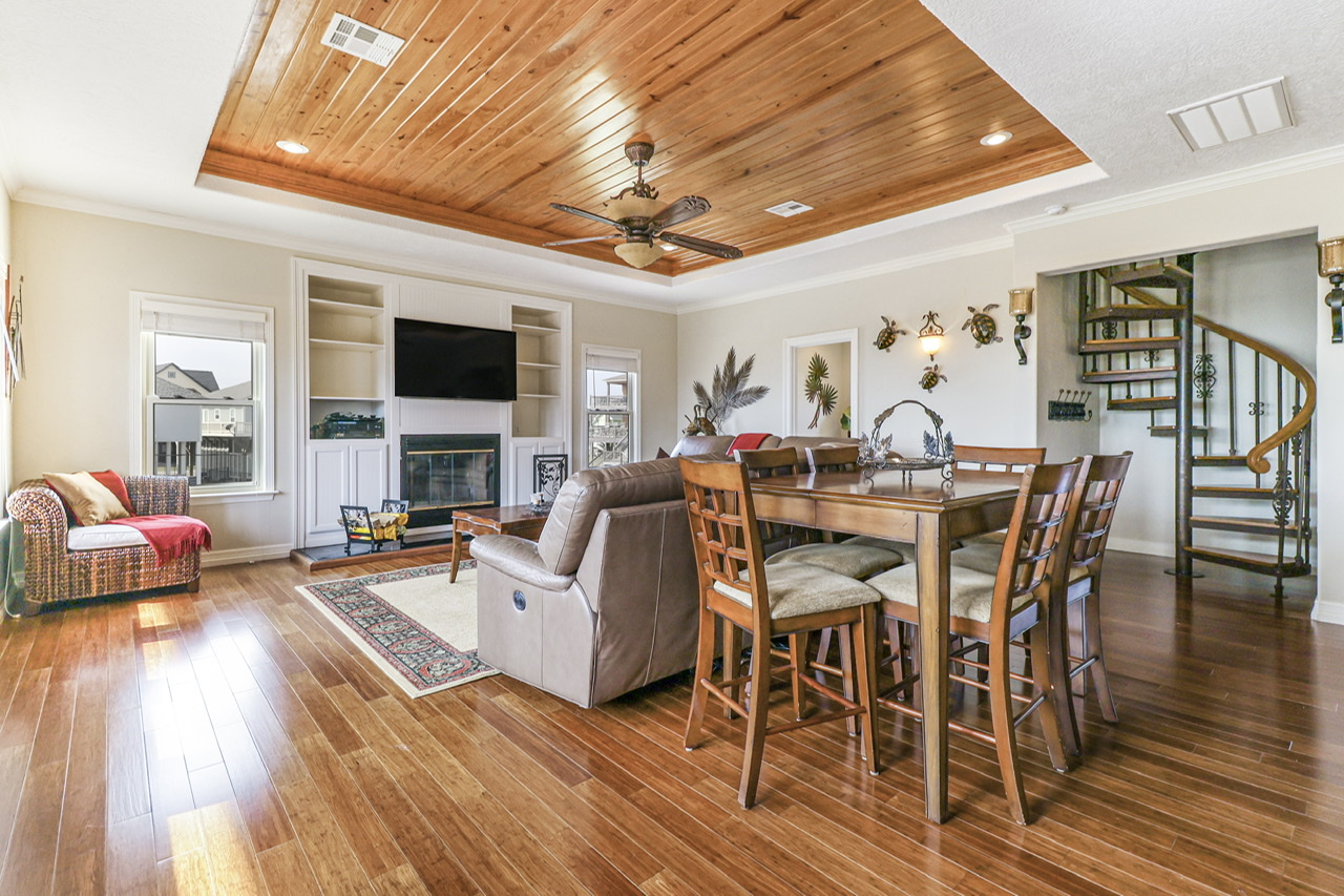 Moe's Bahama Mama Vacation Rental in Crystal Beach,TX Cobb Real Estate