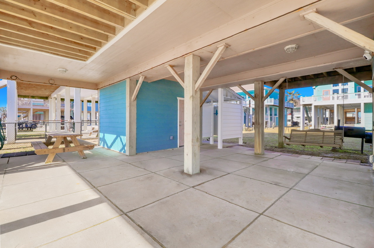 A Texas Star Vacation Rental in Crystal Beach,TX Cobb Real Estate