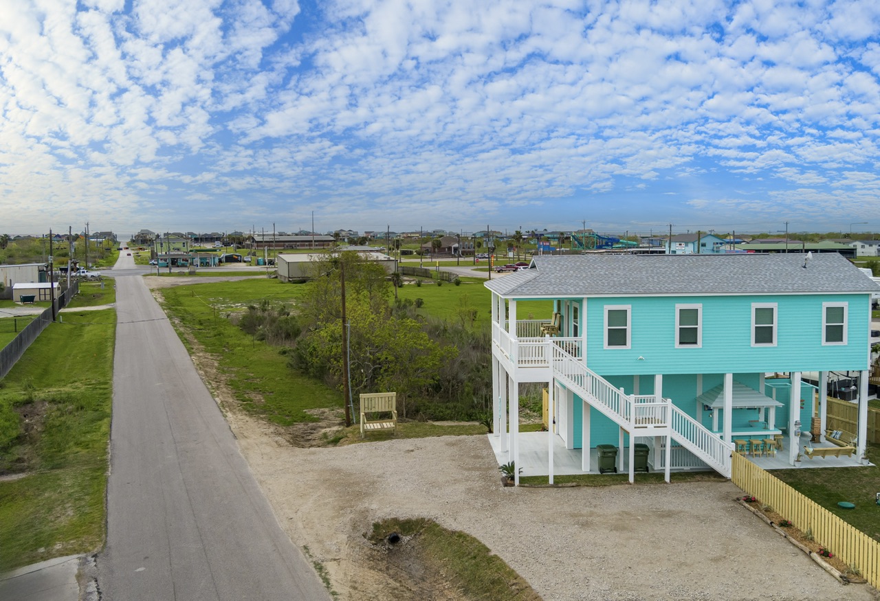 Sea Glass Cottage Vacation Rental in Crystal Beach,TX Cobb Real Estate