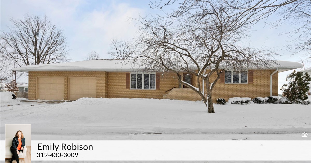 403 8th Ave, Clarence, IA 52216