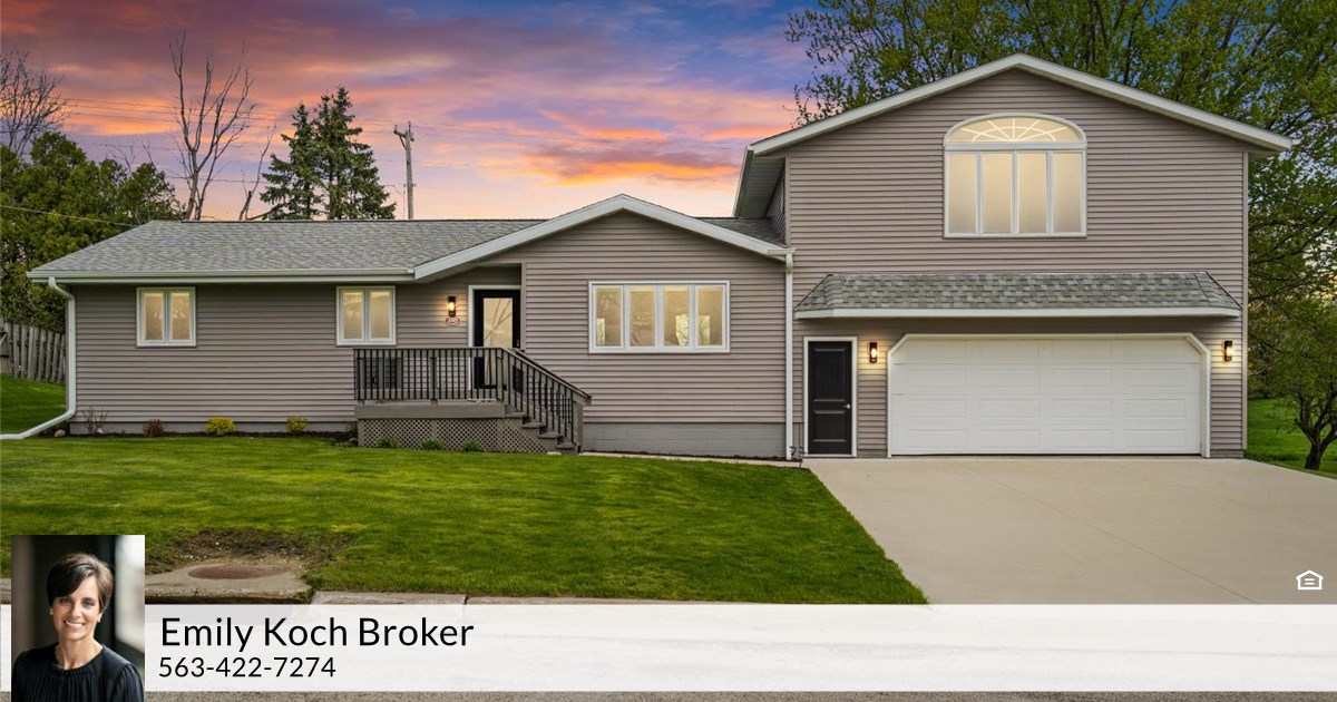 105 Hollywood Blvd, West Union, IA 52175