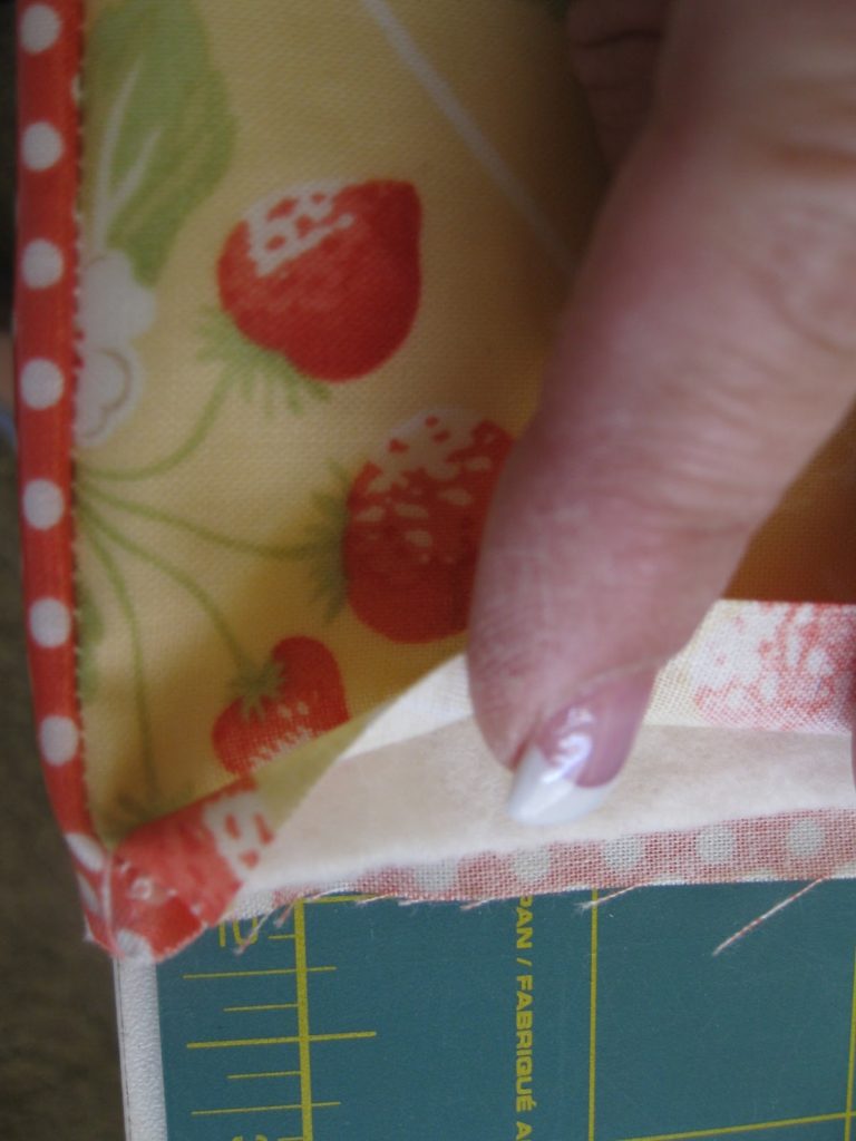 Stainproof, selfbinding table runner Tutorial Pieced Brain