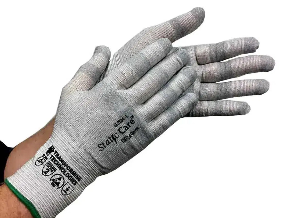 Are ESDsafe gloves mandatory? PIEK