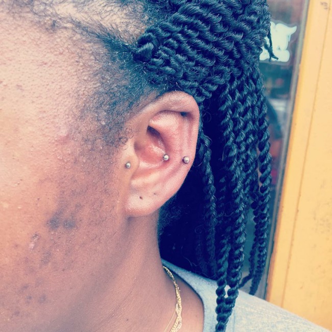 Snug Piercing [50 Ideas] Pain Level, Healing Time, Cost, Experience