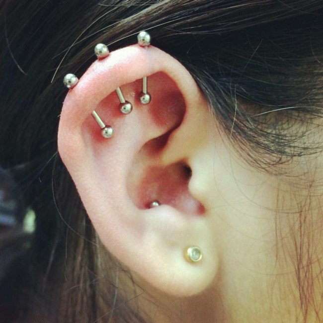 Trident Piercing [25+ Ideas] Pain Level, Healing Time, Cost, Experience Piercee