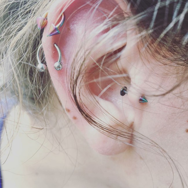 Tragus Piercing [20+ Ideas] Pain Level, Healing, Cost, Experience