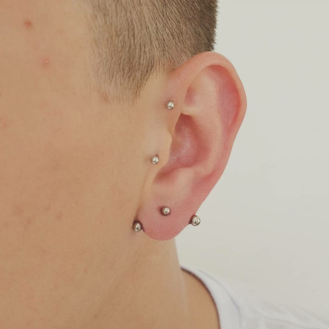 Transverse Lobe Piercing [25+ Ideas] Pain Level, Healing Time, Cost
