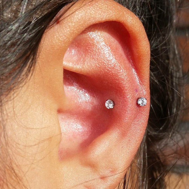 Snug Piercing [50 Ideas] Pain Level, Healing Time, Cost, Experience