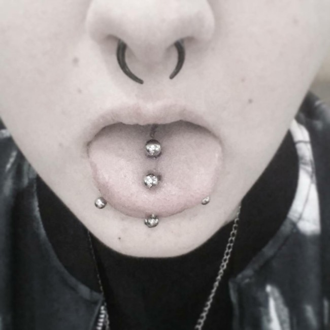 Tongue Piercing Guide 7 Types Explained (50+ Photos, Pain Level, Price)