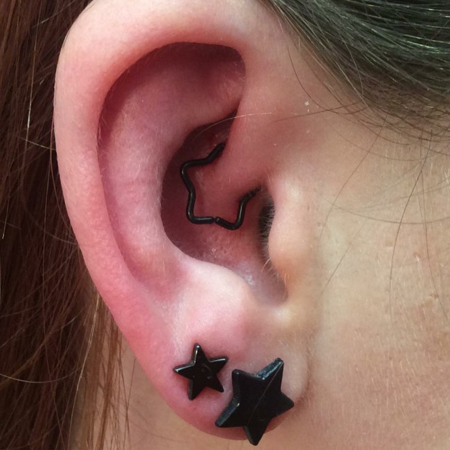 Daith Piercing [50 Ideas] Pain Level, Healing Time, Cost, Experience