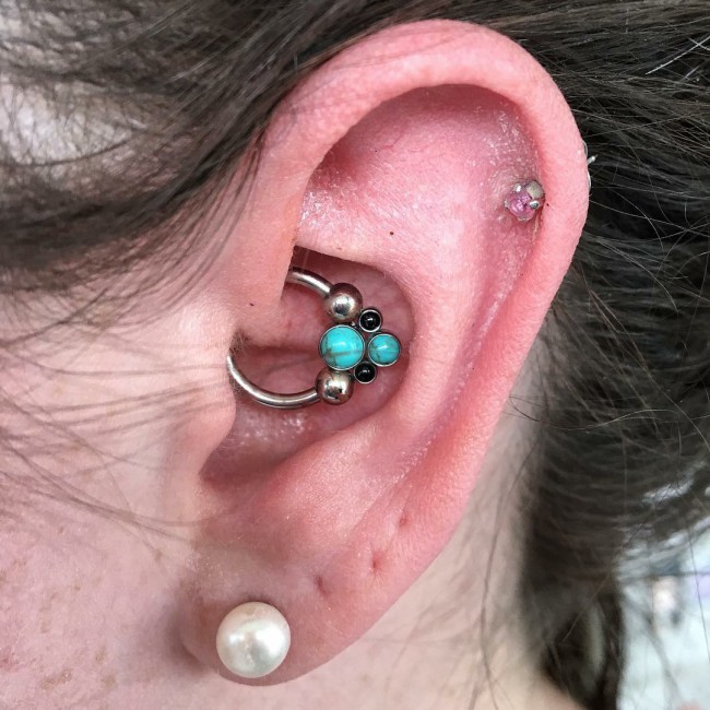 Daith Piercing [50 Ideas] Pain Level, Healing Time, Cost, Experience