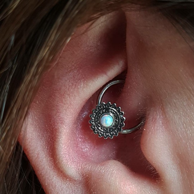 Daith Piercing [50 Ideas] Pain Level, Healing Time, Cost, Experience